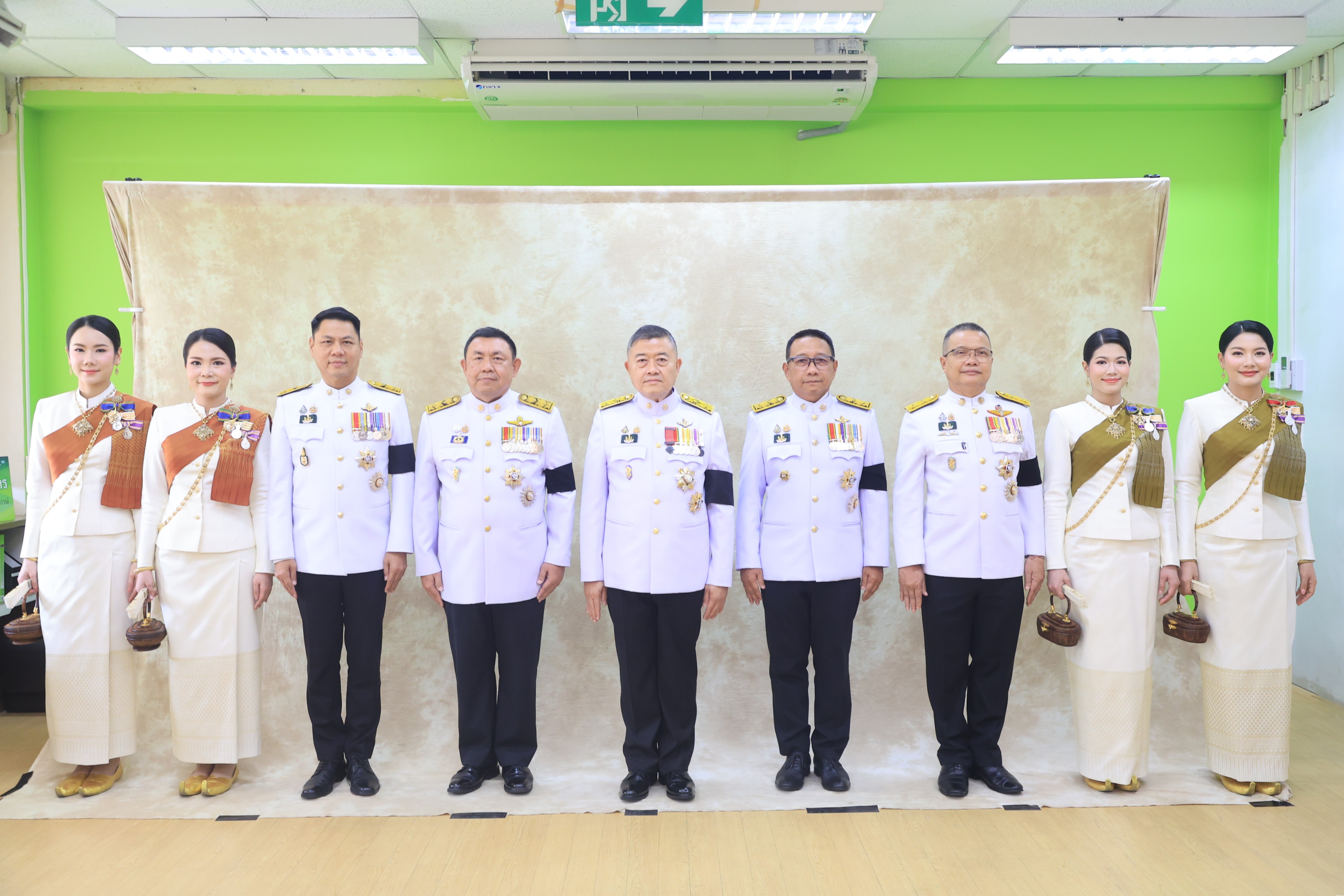 title - พระบาทสมเด็จพระเจ้าอยู่หัว และสมเด็จพระนางเจ้าฯ พระบรมราชินี เสด็จฯ ไปในการพระราชพิธีพืชมงคล พุทธศักราช 2569
